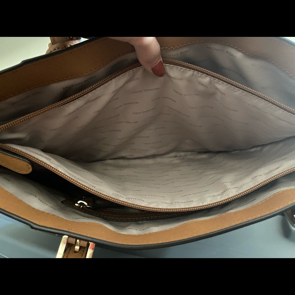 Michael Kors Tan Medium Purse, brand new. - Picture 4 of 5